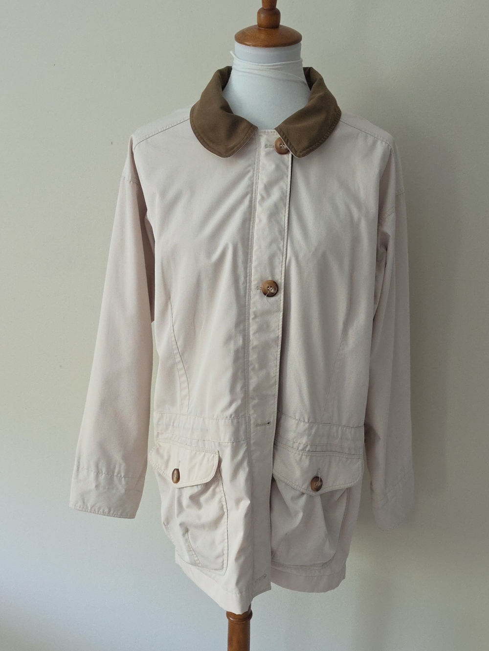 Patagonia Women's Cream Jacket with Brown Collar Fall Spring Jacket